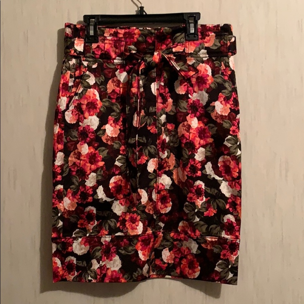 Floral skirt NEW WITHOUT TAGS